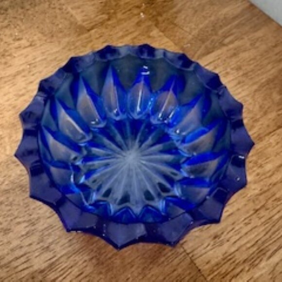 Vintage Cobalt Blue Glass Ashtray – Pressed Glass Starburst Dish Mid-Century Bar - Picture 4 of 4